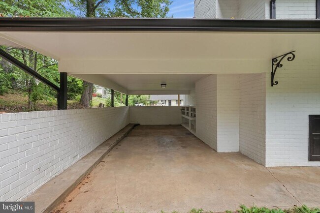 Building Photo - 5388 Dumfries Rd