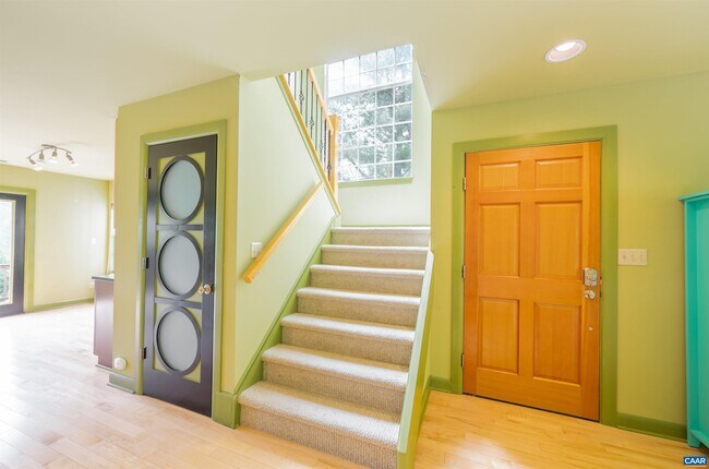 Building Photo - 1277 Maple View Dr