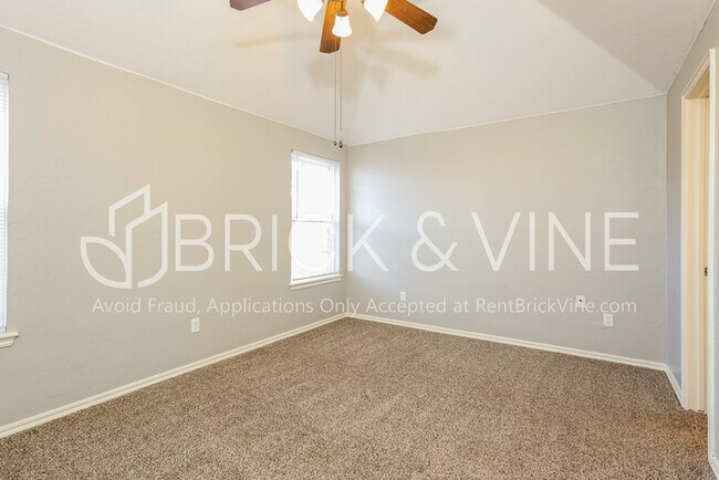 Building Photo - 4924 Sunny Ct