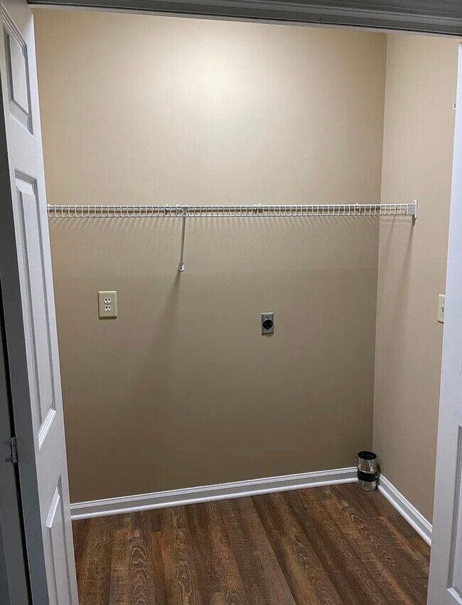 Building Photo - 928 Nottingham Dr