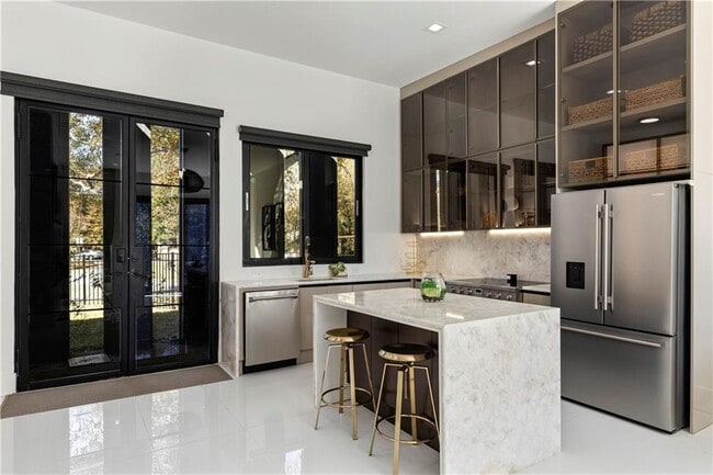 Building Photo - 3600 Lower Roswell Rd