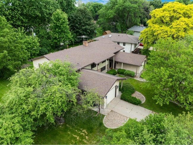 Building Photo - 3308 Roosevelt Ct NE