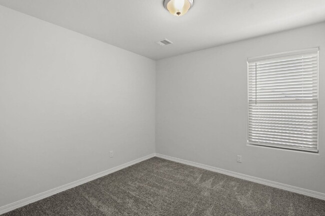 Building Photo - 4-Bed, 3.5-Bath Home in 79928