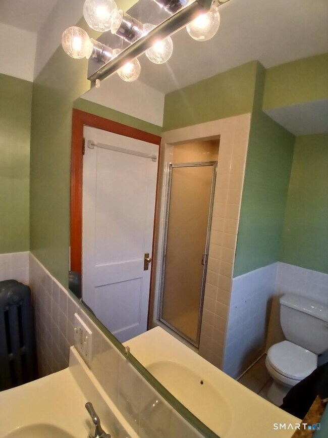 Building Photo - 652 High St