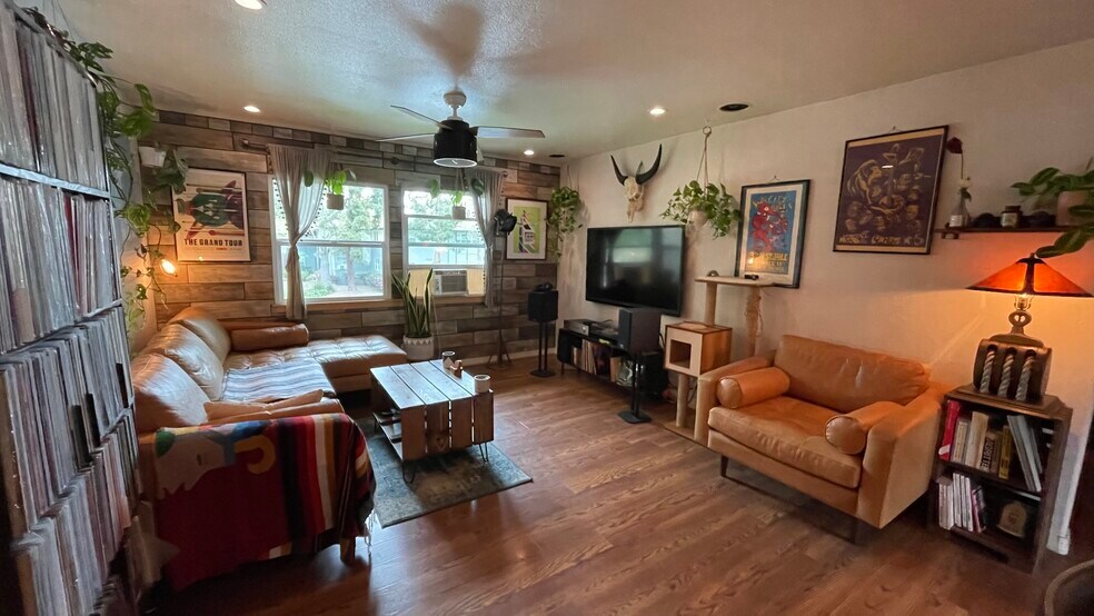 Building Photo - 5823 Bowcroft St