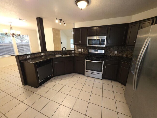 Building Photo - 1600 Hollow Tree Blvd