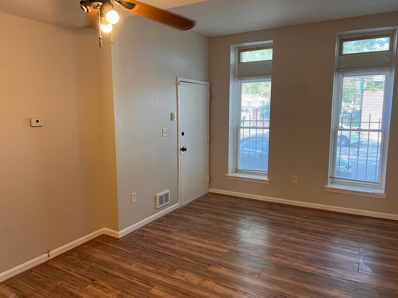 Living Room - 525 W Mosher St