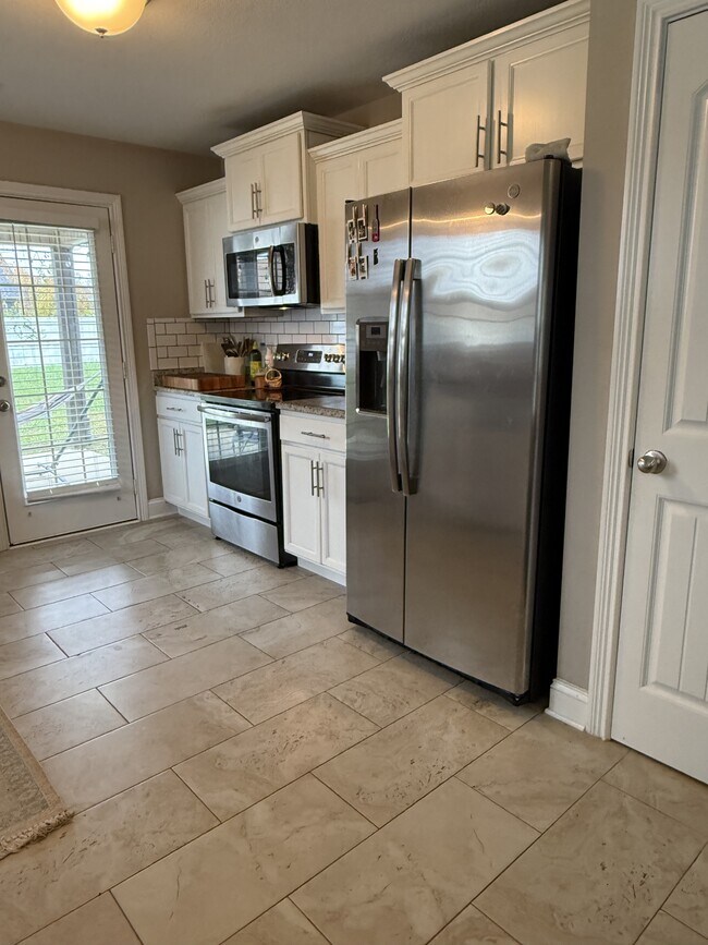 Building Photo - 607 Hollow Crst