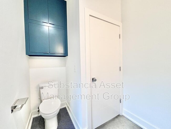 Building Photo - 2800 N McKinley Ave