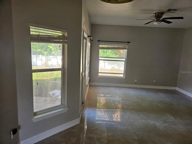 Building Photo - 647 Carey Way