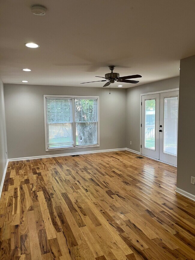 Building Photo - 232 New Sawyer Brown Rd