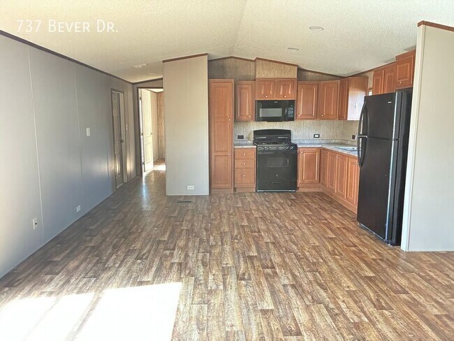 Building Photo - 737 W Bever Dr