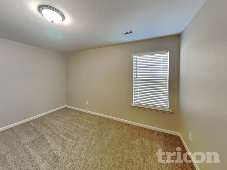 Building Photo - 2640 Cider Ridge Rd