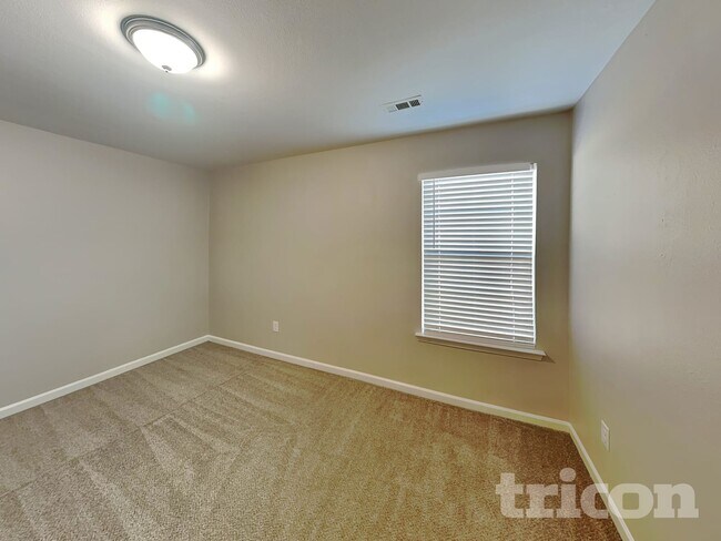 Building Photo - 2640 Cider Ridge Rd