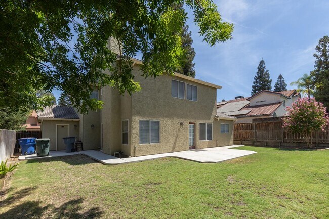 Building Photo - 953 E Buckhill Rd