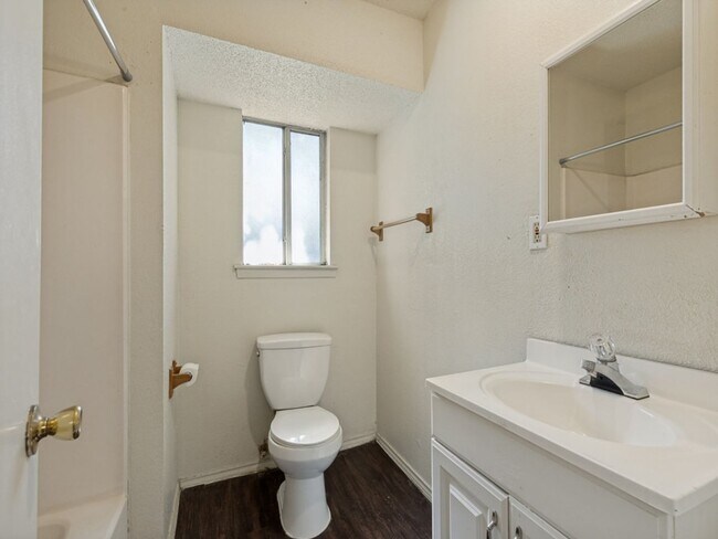 Building Photo - 1410 Arvel Cir