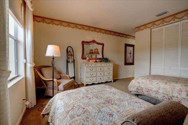 Building Photo - 10891 Northgreen Dr