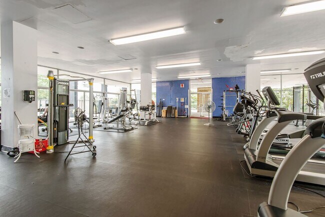 Building Photo - 1 bedroom 1 bathroom Condo in Navy Yard!