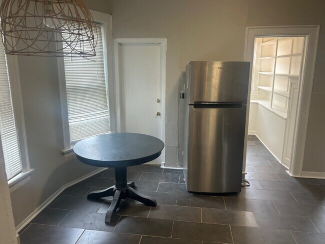 Building Photo - Large first floor two bedroom with bonus r...