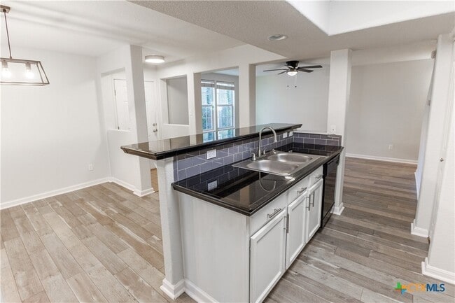 Building Photo - 124 Rush Haven