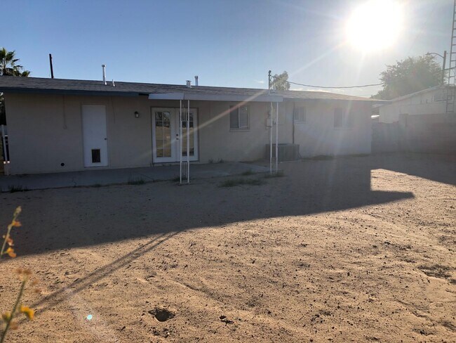 Building Photo - 2714 S La Cruz Ave
