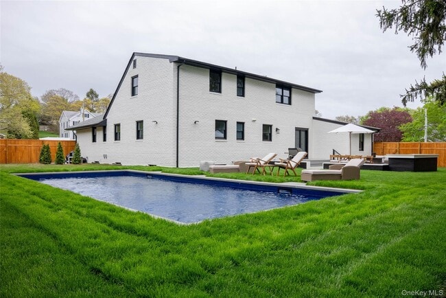 Building Photo - 17 Underhill Dr