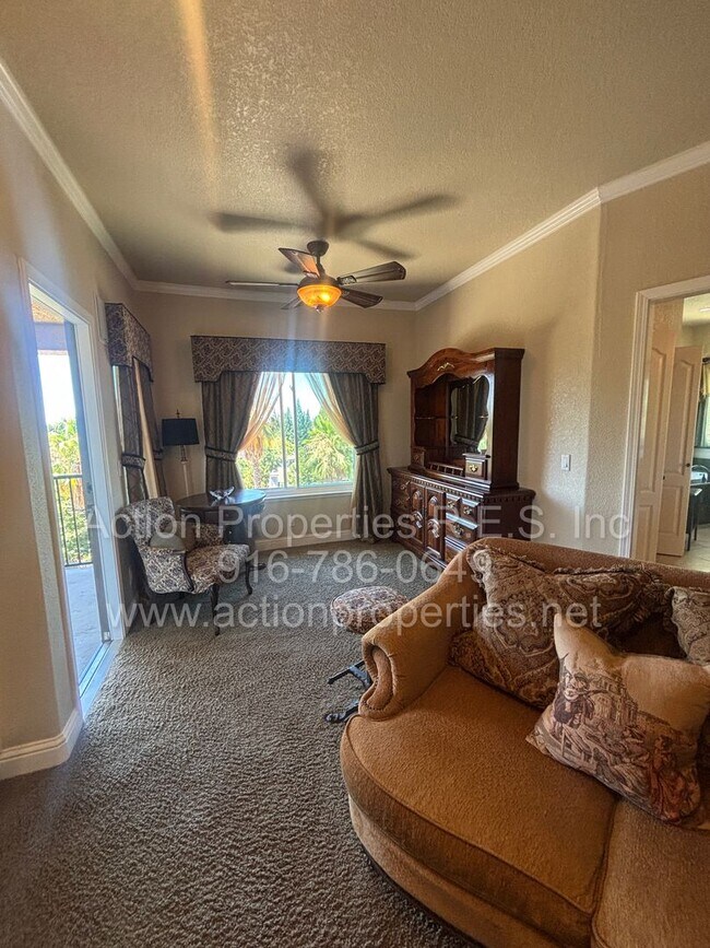 Building Photo - 4726 Abbey Hill