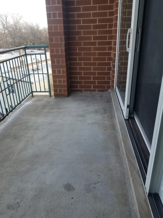 Building Photo - 5036 W Pensacola Ave