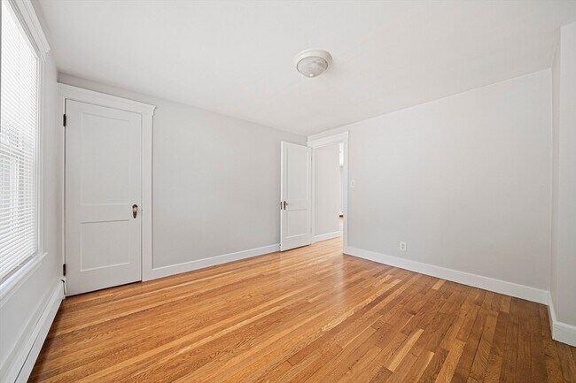 Building Photo - 14 Hartwell St