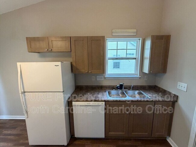 Building Photo - 3385 Hunting Wood Ct