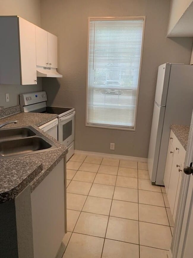 Building Photo - 1 Bed/1 Bath Condo in MetroWest ...