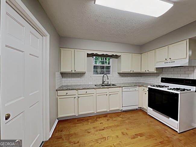 Building Photo - 800 Crab Orchard Dr