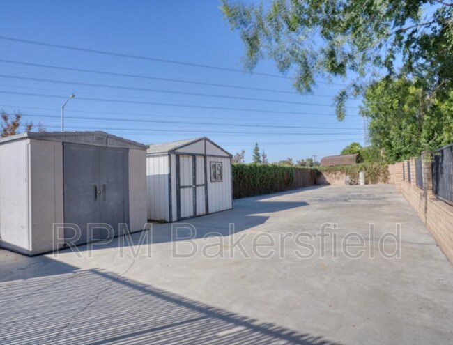 Building Photo - 2851 Van Buren Pl