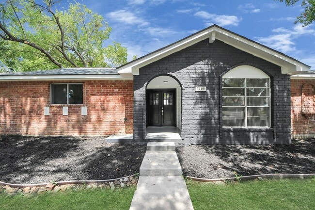 Building Photo - 3400 Surrey Ln