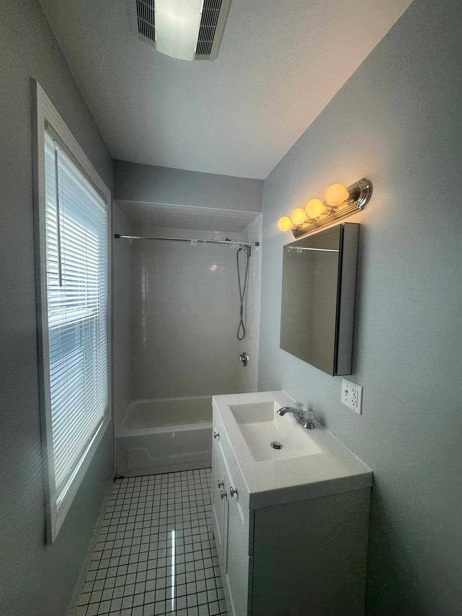 Building Photo - 516R Somerville Ave