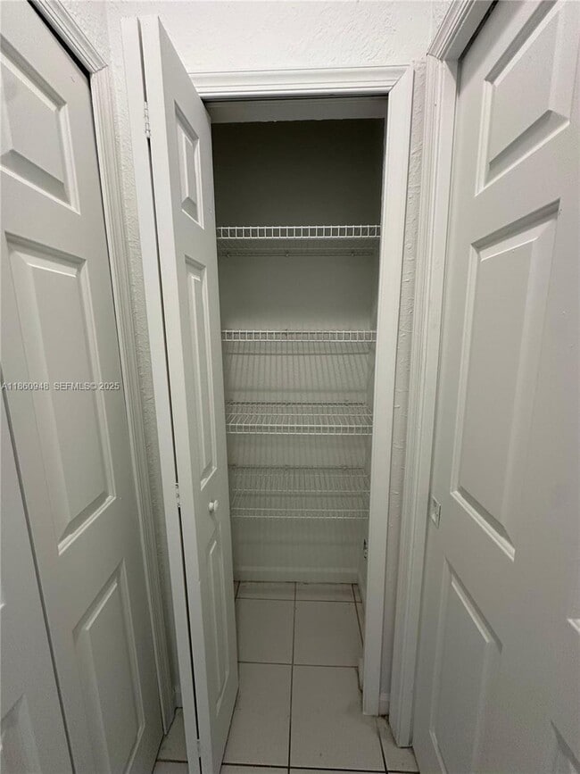 Building Photo - 2438 SE 14th Ave