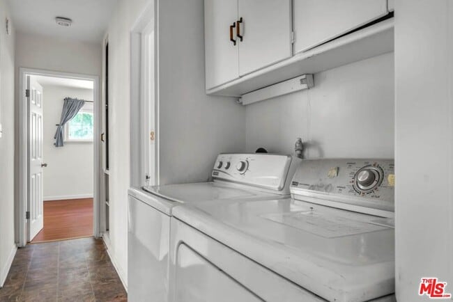 Building Photo - 7318 W 88th St