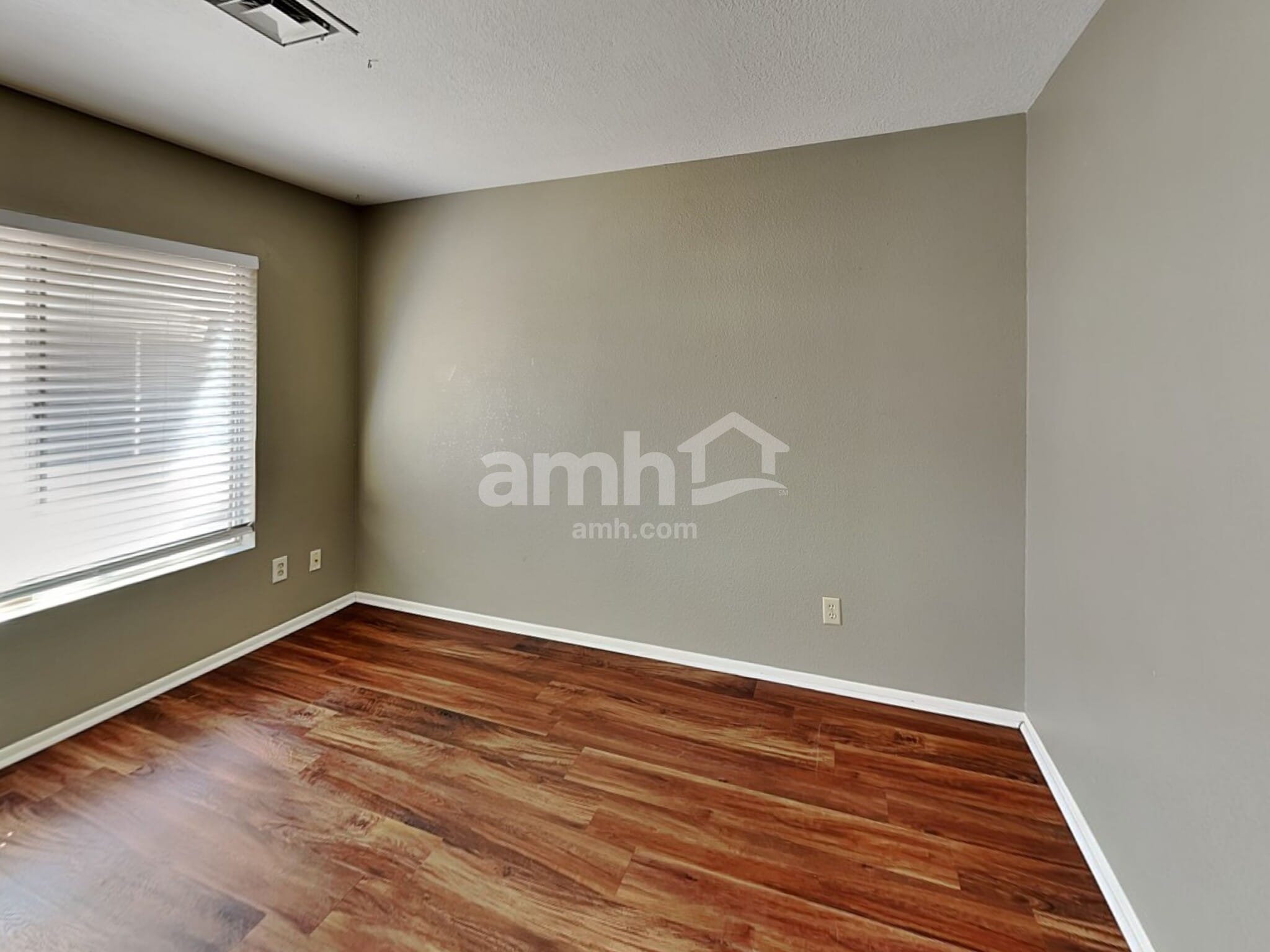 Building Photo - 8655 N 107th Dr
