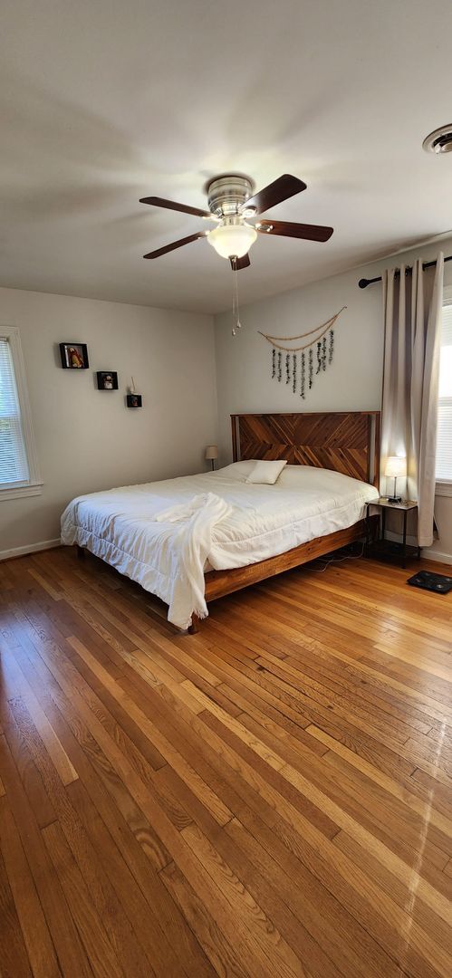Building Photo - Large 2 Bedroom Rambler with 2 Primary Sui...