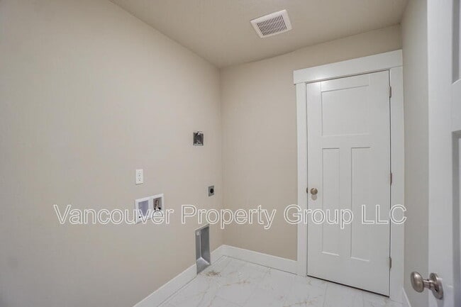 Building Photo - 2215 E Badger Wy