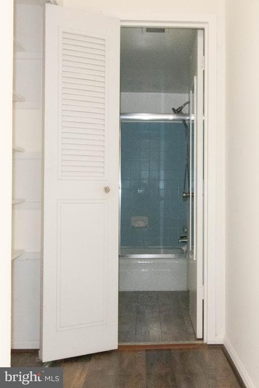 Building Photo - 37 Canterbury Square