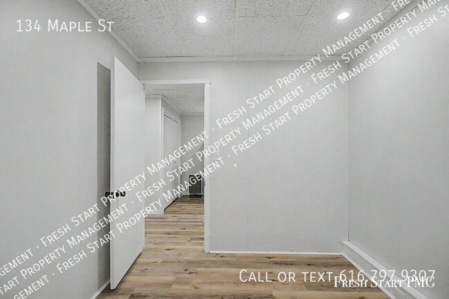 Building Photo - 134 Maple St