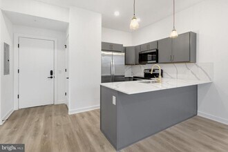 Building Photo - 2046 E Lehigh Ave