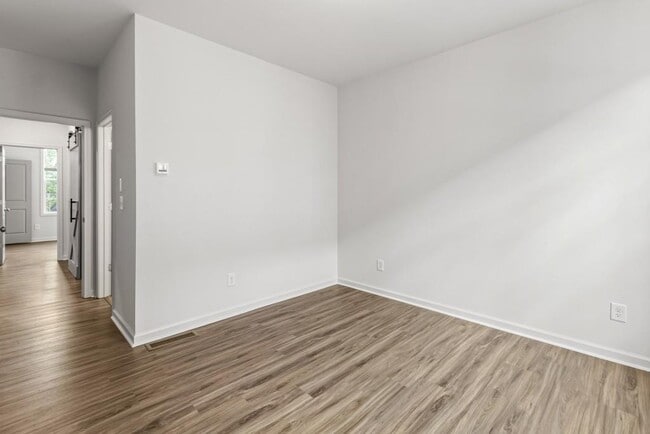 Building Photo - 916 Brees Ct