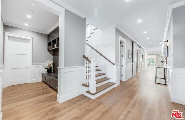 Building Photo - 4710 Noeline Ave