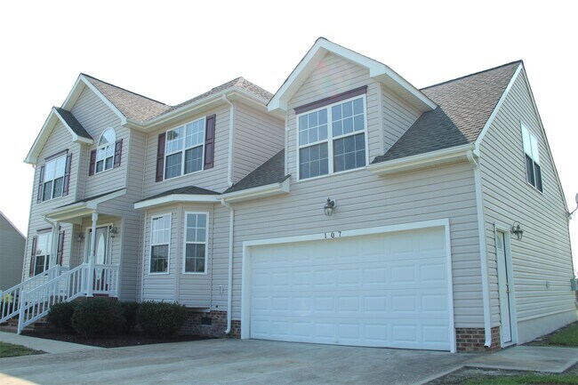 Building Photo - 107 Enchanted Way
