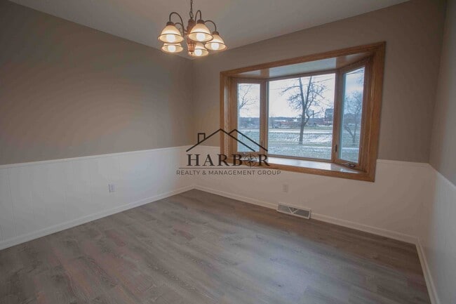 Building Photo - Single Family Home in SW Rochester with Fu...