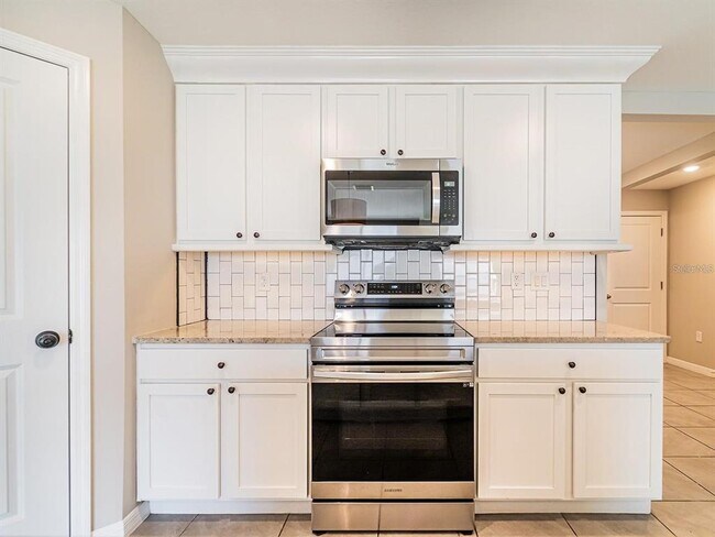 Building Photo - 13748 Wineberry Dr