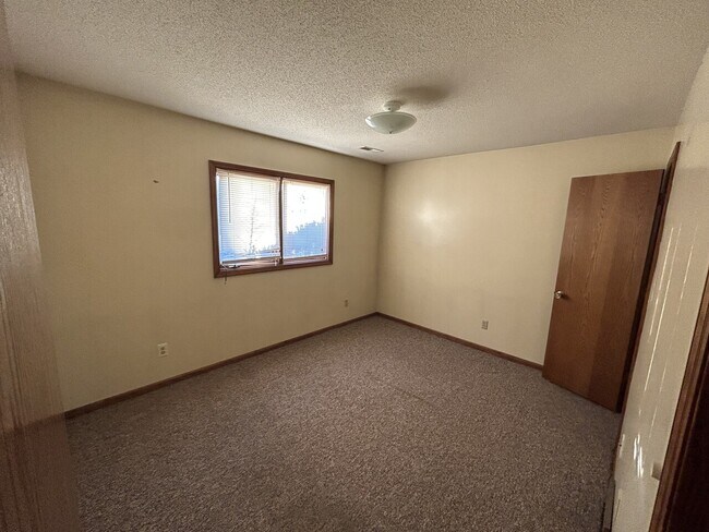 Building Photo - 605 North 40th