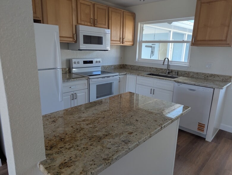 Building Photo - 2706 Pass a Grille Way